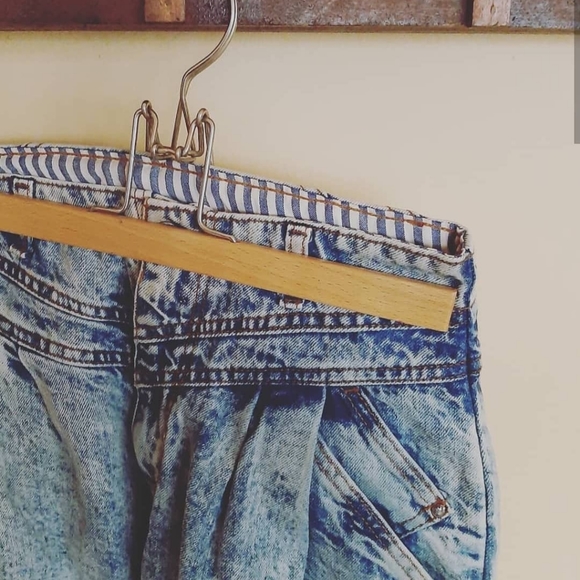 Vintage Levi's Crop Denim - Picture 4 of 4